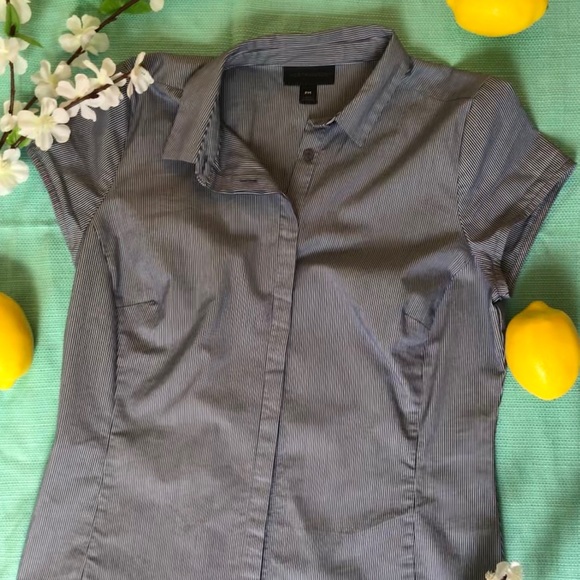 Button up shirt - Picture 1 of 3